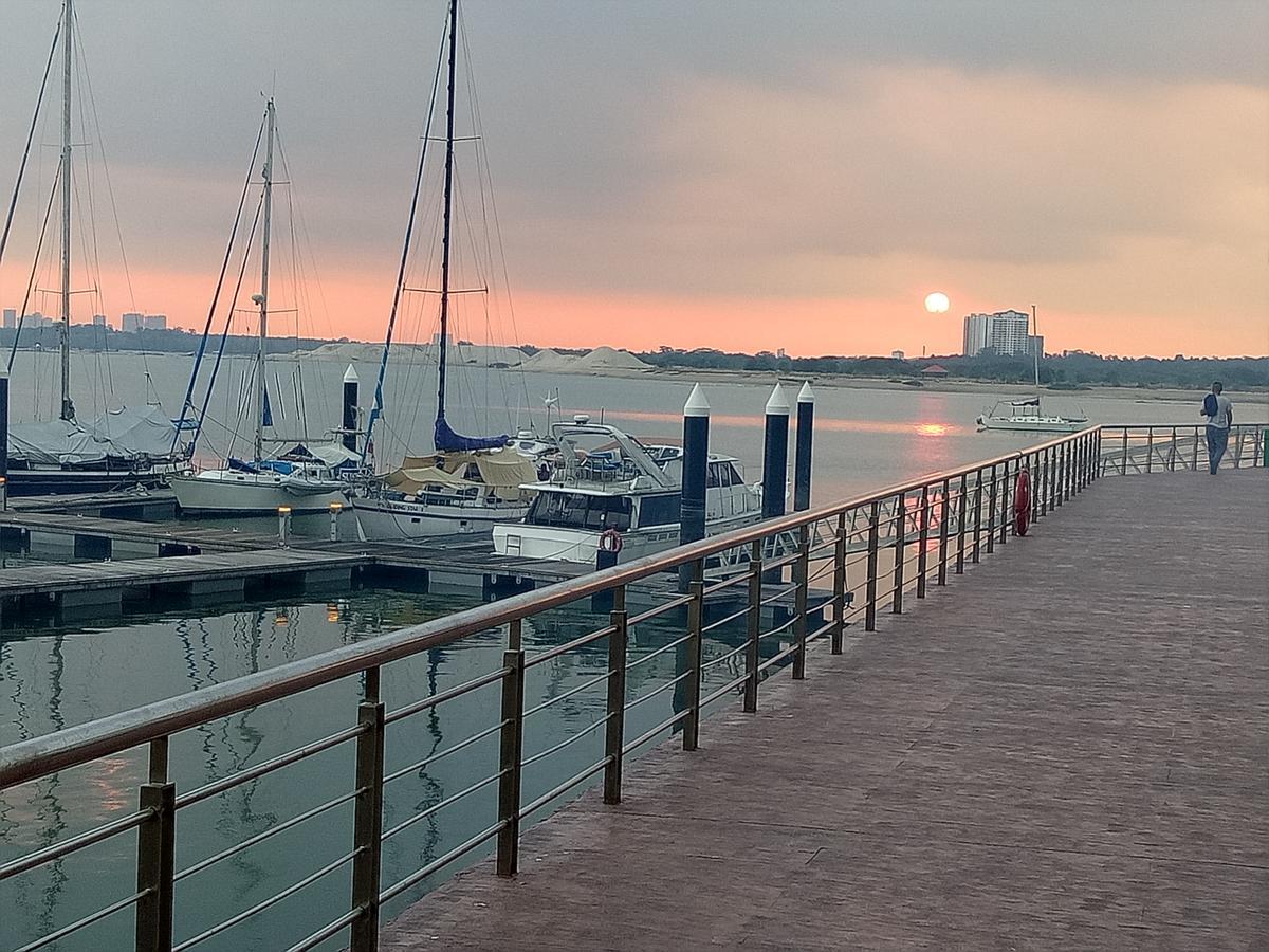 Country Garden Danga Bay Lägenhet Johor Bahru Exteriör bild